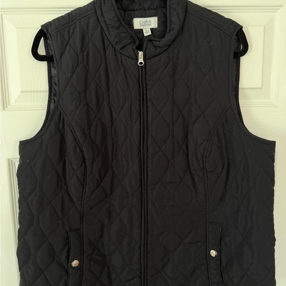croft & barrow Black Quilted Vest with Teal Logo Detail